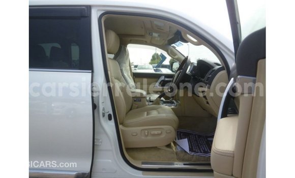 Buy Import Toyota Land Cruiser White Car in Import - Dubai in Kailahun Buy Import Toyota Land Cruiser White Car in Import - Dubai in Kailahun