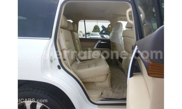 Buy Import Toyota Land Cruiser White Car in Import - Dubai in Kailahun Buy Import Toyota Land Cruiser White Car in Import - Dubai in Kailahun