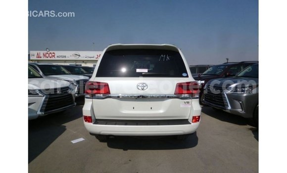 Buy Import Toyota Land Cruiser White Car in Import - Dubai in Kailahun Buy Import Toyota Land Cruiser White Car in Import - Dubai in Kailahun