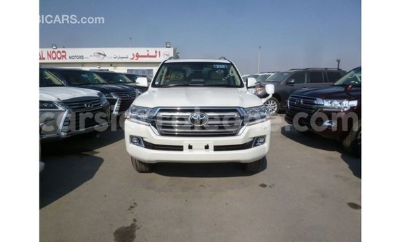 Buy Import Toyota Land Cruiser White Car in Import - Dubai in Kailahun Buy Import Toyota Land Cruiser White Car in Import - Dubai in Kailahun