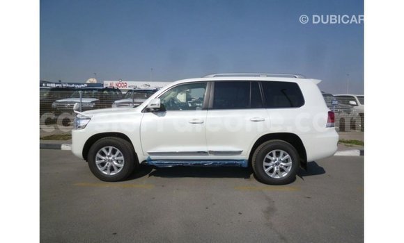 Buy Import Toyota Land Cruiser White Car in Import - Dubai in Kailahun Buy Import Toyota Land Cruiser White Car in Import - Dubai in Kailahun