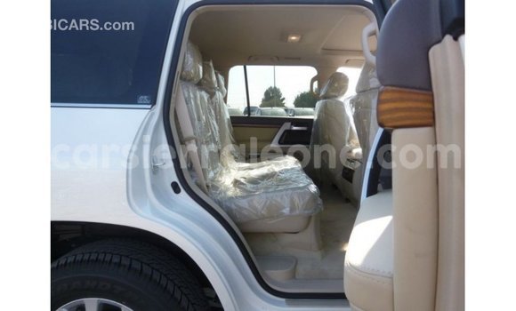 Buy Import Toyota Land Cruiser White Car in Import - Dubai in Kailahun Buy Import Toyota Land Cruiser White Car in Import - Dubai in Kailahun