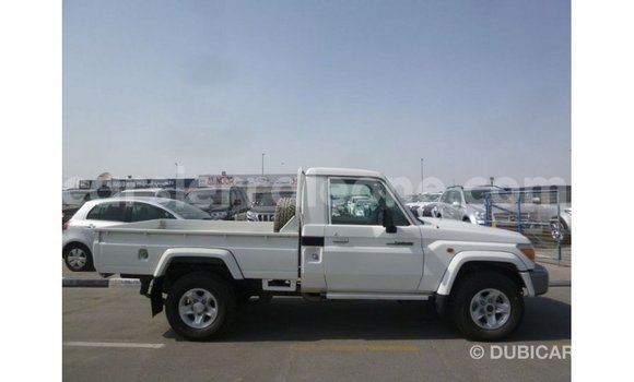 Buy Import Toyota Land Cruiser White Car in Import - Dubai in Kailahun Buy Import Toyota Land Cruiser White Car in Import - Dubai in Kailahun