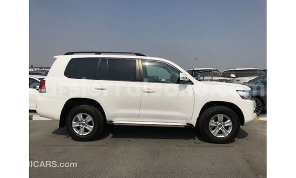 Buy Import Toyota Land Cruiser White Car in Import - Dubai in Kailahun Buy Import Toyota Land Cruiser White Car in Import - Dubai in Kailahun