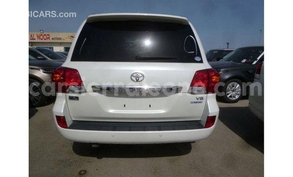 Buy Import Toyota Land Cruiser White Car in Import - Dubai in Kailahun Buy Import Toyota Land Cruiser White Car in Import - Dubai in Kailahun