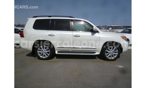 Buy Import Toyota Land Cruiser White Car in Import - Dubai in Kailahun Buy Import Toyota Land Cruiser White Car in Import - Dubai in Kailahun