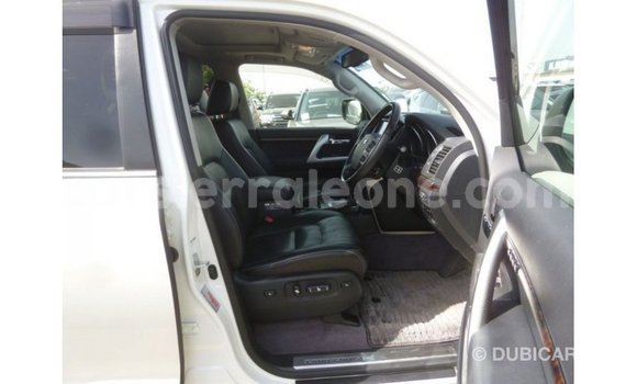 Buy Import Toyota Land Cruiser White Car in Import - Dubai in Kailahun Buy Import Toyota Land Cruiser White Car in Import - Dubai in Kailahun
