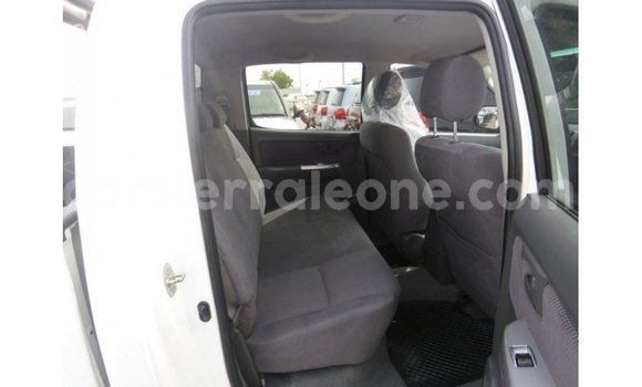 Buy Import Toyota Hilux White Car in Import - Dubai in Kailahun Buy Import Toyota Hilux White Car in Import - Dubai in Kailahun