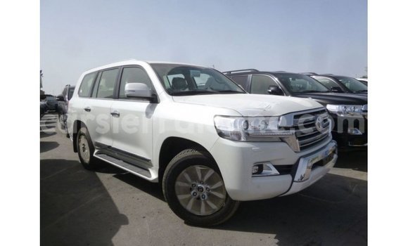 Buy Import Toyota Land Cruiser White Car in Import - Dubai in Kailahun Buy Import Toyota Land Cruiser White Car in Import - Dubai in Kailahun