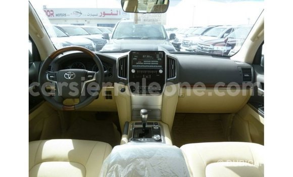 Buy Import Toyota Land Cruiser White Car in Import - Dubai in Kailahun Buy Import Toyota Land Cruiser White Car in Import - Dubai in Kailahun