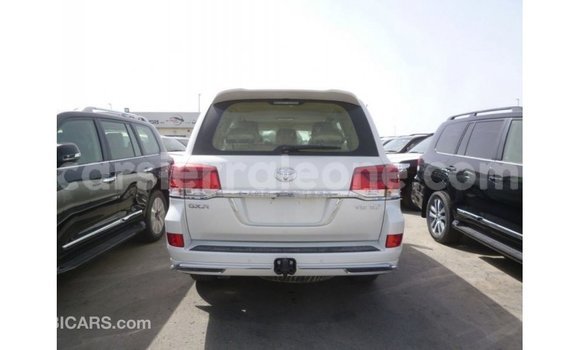 Buy Import Toyota Land Cruiser White Car in Import - Dubai in Kailahun Buy Import Toyota Land Cruiser White Car in Import - Dubai in Kailahun