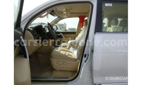 Buy Import Toyota Land Cruiser White Car in Import - Dubai in Kailahun Buy Import Toyota Land Cruiser White Car in Import - Dubai in Kailahun