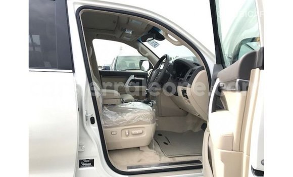 Buy Import Toyota Land Cruiser White Car in Import - Dubai in Kailahun Buy Import Toyota Land Cruiser White Car in Import - Dubai in Kailahun