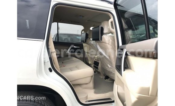 Buy Import Toyota Land Cruiser White Car in Import - Dubai in Kailahun Buy Import Toyota Land Cruiser White Car in Import - Dubai in Kailahun