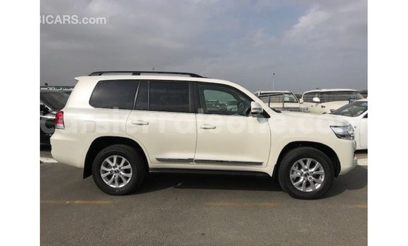 Buy Import Toyota Land Cruiser White Car in Import - Dubai in Kailahun Buy Import Toyota Land Cruiser White Car in Import - Dubai in Kailahun