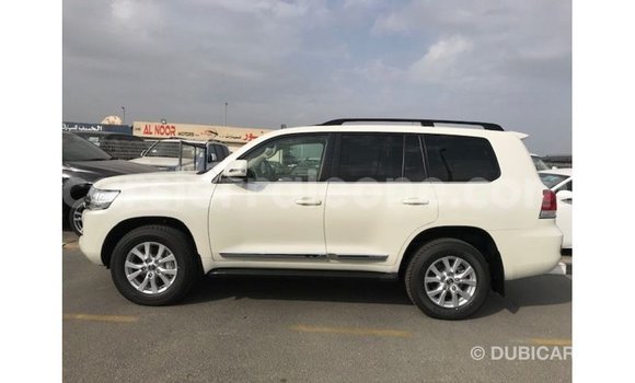 Buy Import Toyota Land Cruiser White Car in Import - Dubai in Kailahun Buy Import Toyota Land Cruiser White Car in Import - Dubai in Kailahun