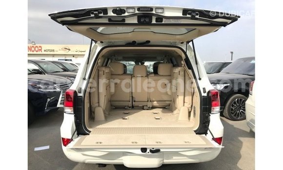 Buy Import Toyota Land Cruiser White Car in Import - Dubai in Kailahun Buy Import Toyota Land Cruiser White Car in Import - Dubai in Kailahun
