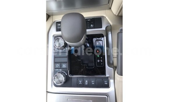 Buy Import Toyota Land Cruiser White Car in Import - Dubai in Kailahun Buy Import Toyota Land Cruiser White Car in Import - Dubai in Kailahun