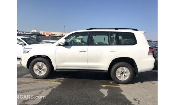 Buy Import Toyota Land Cruiser White Car in Import - Dubai in Kailahun Buy Import Toyota Land Cruiser White Car in Import - Dubai in Kailahun