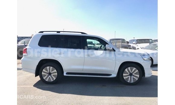Buy Import Toyota Land Cruiser White Car in Import - Dubai in Kailahun Buy Import Toyota Land Cruiser White Car in Import - Dubai in Kailahun
