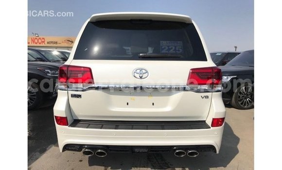 Buy Import Toyota Land Cruiser White Car in Import - Dubai in Kailahun Buy Import Toyota Land Cruiser White Car in Import - Dubai in Kailahun