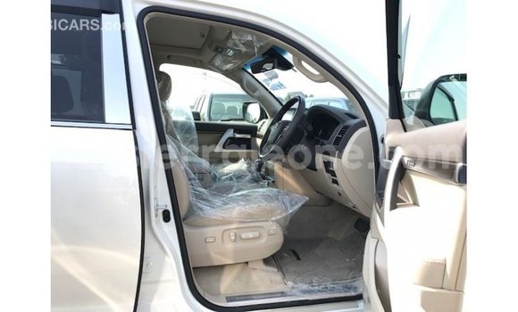 Buy Import Toyota Land Cruiser White Car in Import - Dubai in Kailahun Buy Import Toyota Land Cruiser White Car in Import - Dubai in Kailahun