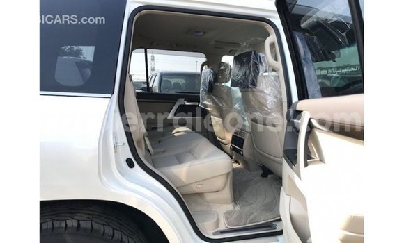 Buy Import Toyota Land Cruiser White Car in Import - Dubai in Kailahun Buy Import Toyota Land Cruiser White Car in Import - Dubai in Kailahun