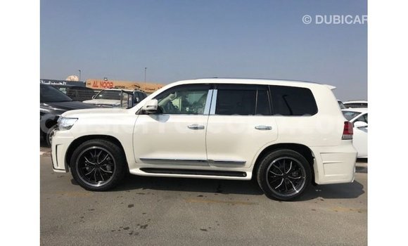 Buy Import Toyota Land Cruiser White Car in Import - Dubai in Kailahun Buy Import Toyota Land Cruiser White Car in Import - Dubai in Kailahun