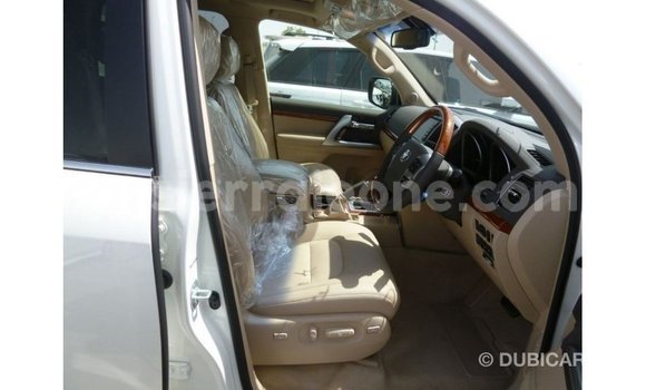Buy Import Toyota Land Cruiser White Car in Import - Dubai in Kailahun Buy Import Toyota Land Cruiser White Car in Import - Dubai in Kailahun
