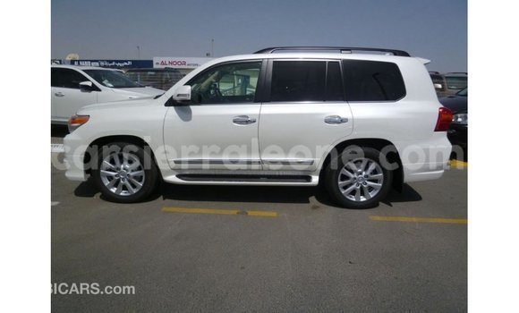 Buy Import Toyota Land Cruiser White Car in Import - Dubai in Kailahun Buy Import Toyota Land Cruiser White Car in Import - Dubai in Kailahun
