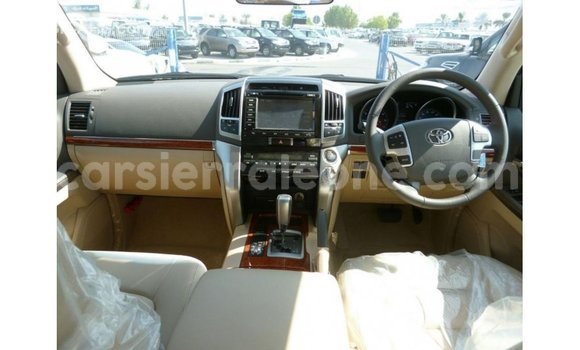 Buy Import Toyota Land Cruiser White Car in Import - Dubai in Kailahun Buy Import Toyota Land Cruiser White Car in Import - Dubai in Kailahun