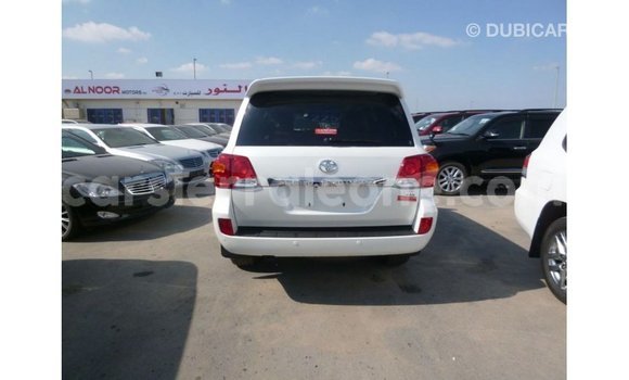 Buy Import Toyota Land Cruiser White Car in Import - Dubai in Kailahun Buy Import Toyota Land Cruiser White Car in Import - Dubai in Kailahun