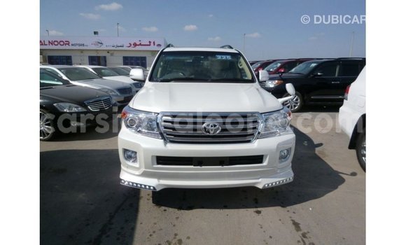 Buy Import Toyota Land Cruiser White Car in Import - Dubai in Kailahun Buy Import Toyota Land Cruiser White Car in Import - Dubai in Kailahun