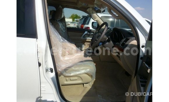 Buy Import Toyota Land Cruiser White Car in Import - Dubai in Kailahun Buy Import Toyota Land Cruiser White Car in Import - Dubai in Kailahun