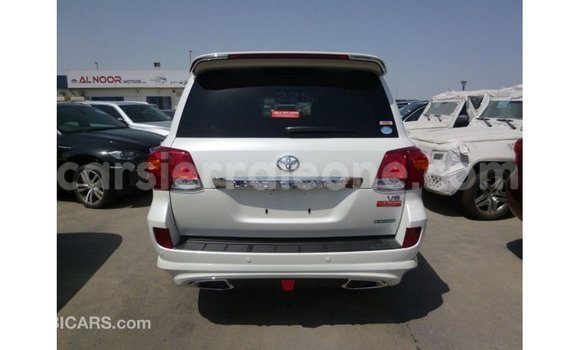Buy Import Toyota Land Cruiser White Car in Import - Dubai in Kailahun Buy Import Toyota Land Cruiser White Car in Import - Dubai in Kailahun