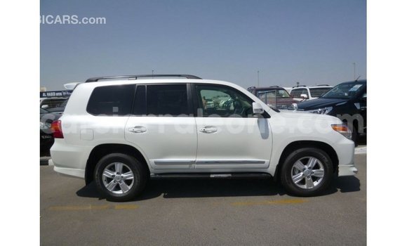 Buy Import Toyota Land Cruiser White Car in Import - Dubai in Kailahun Buy Import Toyota Land Cruiser White Car in Import - Dubai in Kailahun