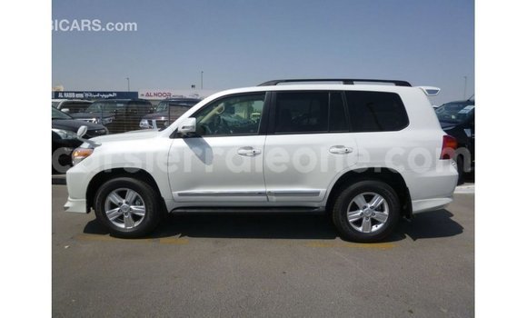 Buy Import Toyota Land Cruiser White Car in Import - Dubai in Kailahun Buy Import Toyota Land Cruiser White Car in Import - Dubai in Kailahun