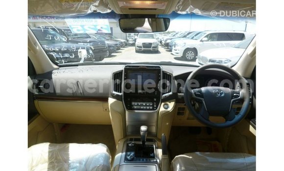 Buy Import Toyota Land Cruiser White Car in Import - Dubai in Kailahun Buy Import Toyota Land Cruiser White Car in Import - Dubai in Kailahun