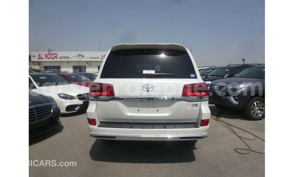 Buy Import Toyota Land Cruiser White Car in Import - Dubai in Kailahun Buy Import Toyota Land Cruiser White Car in Import - Dubai in Kailahun