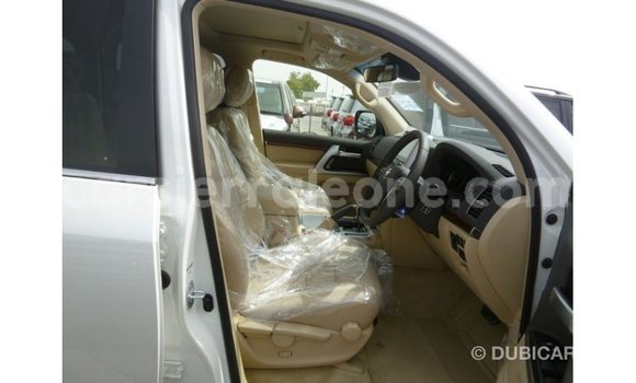 Buy Import Toyota Land Cruiser White Car in Import - Dubai in Kailahun Buy Import Toyota Land Cruiser White Car in Import - Dubai in Kailahun