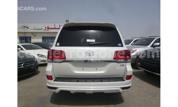 Buy Import Toyota Land Cruiser White Car in Import - Dubai in Kailahun Buy Import Toyota Land Cruiser White Car in Import - Dubai in Kailahun
