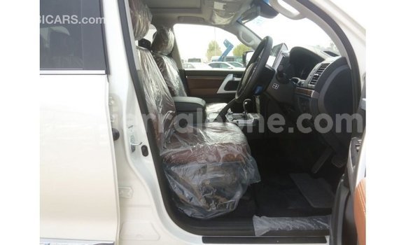 Buy Import Toyota Land Cruiser White Car in Import - Dubai in Kailahun Buy Import Toyota Land Cruiser White Car in Import - Dubai in Kailahun