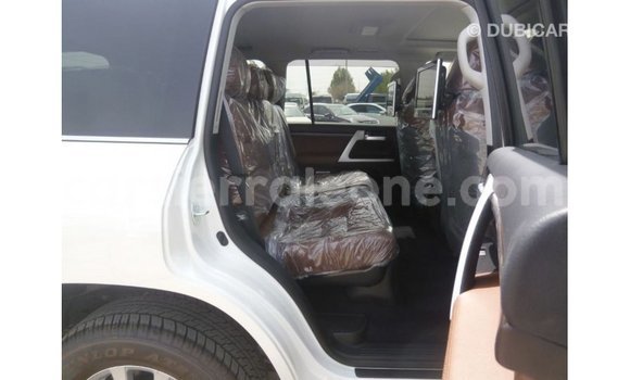 Buy Import Toyota Land Cruiser White Car in Import - Dubai in Kailahun Buy Import Toyota Land Cruiser White Car in Import - Dubai in Kailahun