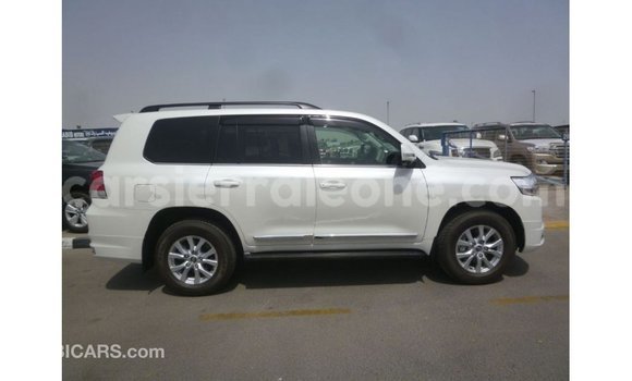Buy Import Toyota Land Cruiser White Car in Import - Dubai in Kailahun Buy Import Toyota Land Cruiser White Car in Import - Dubai in Kailahun