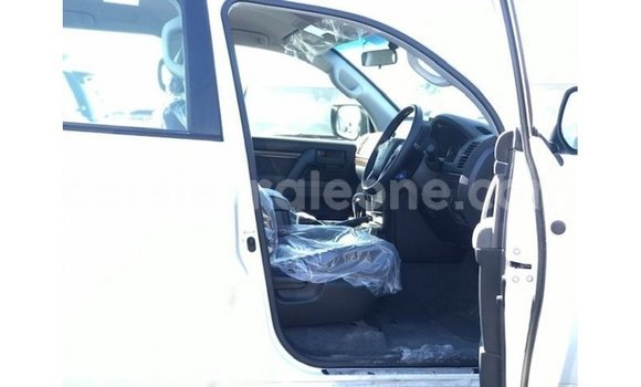 Buy Import Toyota Land Cruiser White Car in Import - Dubai in Kailahun Buy Import Toyota Land Cruiser White Car in Import - Dubai in Kailahun