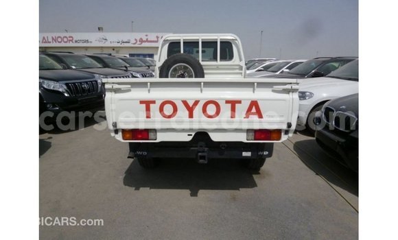 Buy Import Toyota Land Cruiser White Car in Import - Dubai in Kailahun Buy Import Toyota Land Cruiser White Car in Import - Dubai in Kailahun