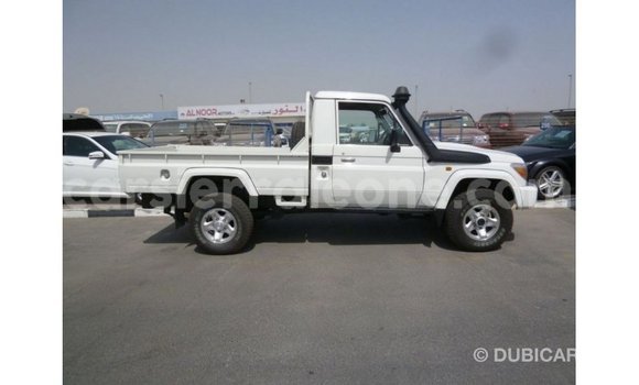 Buy Import Toyota Land Cruiser White Car in Import - Dubai in Kailahun Buy Import Toyota Land Cruiser White Car in Import - Dubai in Kailahun