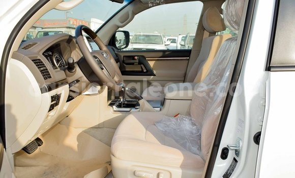 Buy Import Toyota Land Cruiser White Car in Import - Dubai in Kailahun Buy Import Toyota Land Cruiser White Car in Import - Dubai in Kailahun
