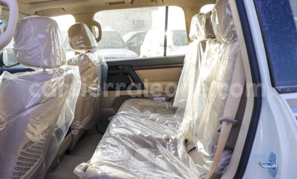 Buy Import Toyota Land Cruiser White Car in Import - Dubai in Kailahun Buy Import Toyota Land Cruiser White Car in Import - Dubai in Kailahun