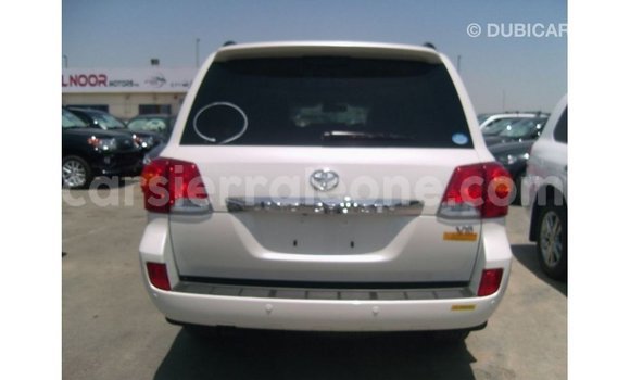 Buy Import Toyota Land Cruiser White Car in Import - Dubai in Kailahun Buy Import Toyota Land Cruiser White Car in Import - Dubai in Kailahun